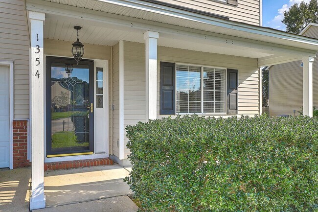 Building Photo - Single Family Home in Tall Pines!