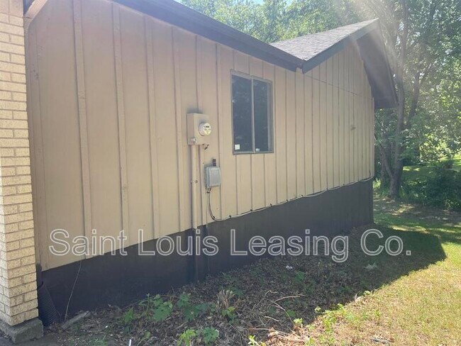 Building Photo - 1612 Forestedge Dr