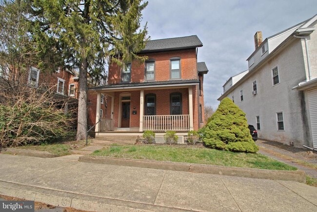 Building Photo - 513 W Chestnut St