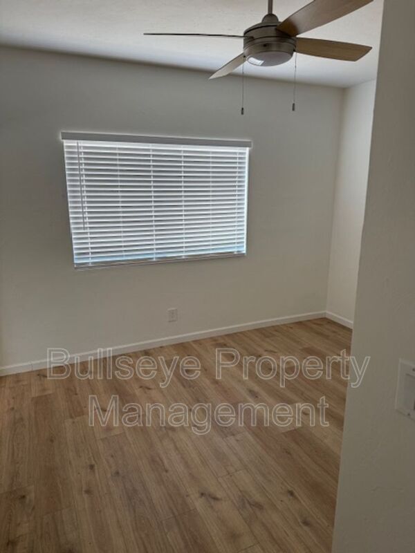 Foto del edificio - 1302 E Maddock Rd