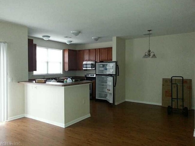 Building Photo - Ridgely Manor Condo