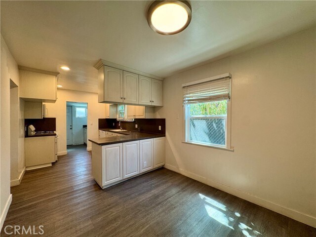Foto del edificio - 3052 Burton Ave