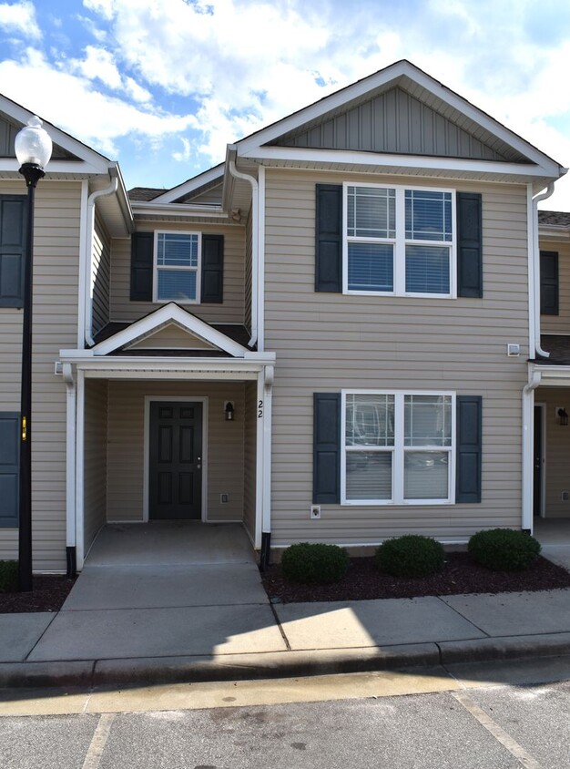 Foto principal - MOVE IN SPECIAL!!! $200 OFF FIRST MONTHS RENT