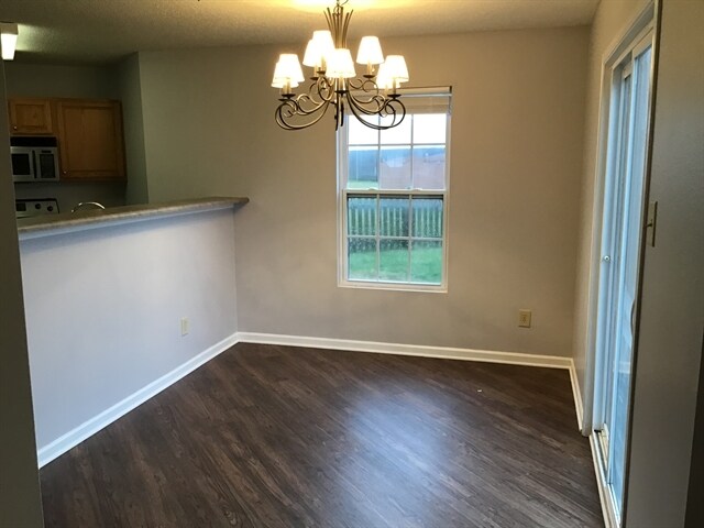 Foto del edificio - 647 Hickory Pine Dr