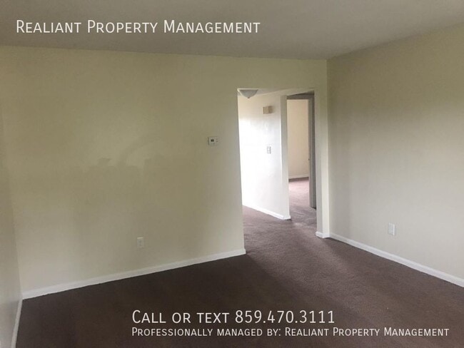 Building Photo - 425 Lenney Dr
