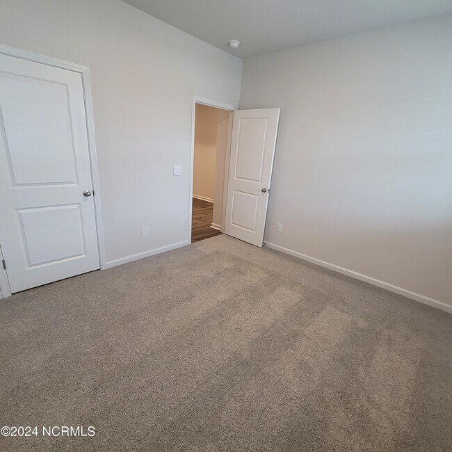 Building Photo - 7120 Foxhollow Ln