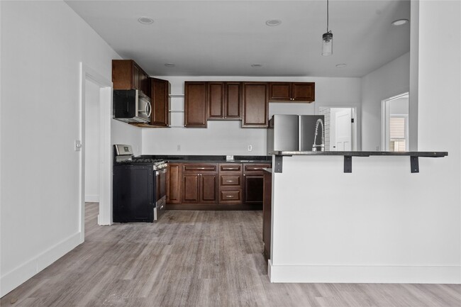 Building Photo - 416 Oak Hill Ave