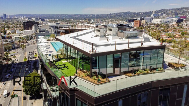 Foto del edificio - 6401 Wilshire Blvd