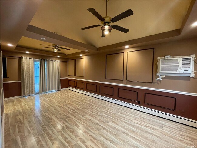 Foto del edificio - 1090 McLean Ave