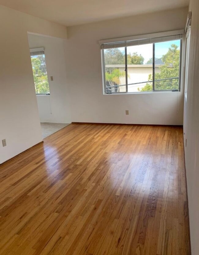 Foto del edificio - 721 W Lewis St