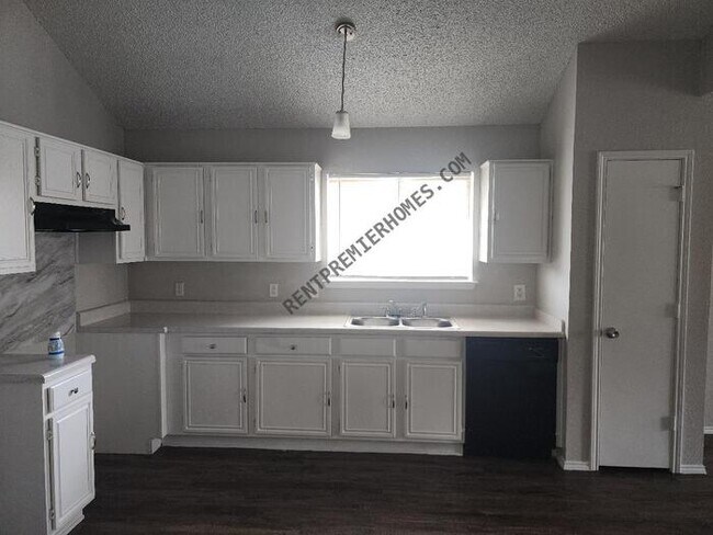 Foto del edificio - 3608 Garden Springs Dr