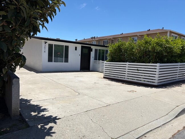 Building Photo - 2614 Nelson Ave