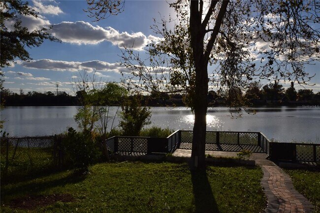Foto del edificio - 4299 Lake Richmond Dr
