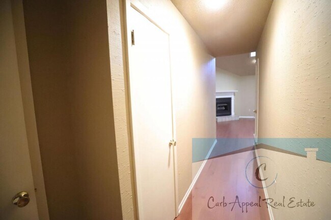 Foto del edificio - 2725-C Greenbriar Drive