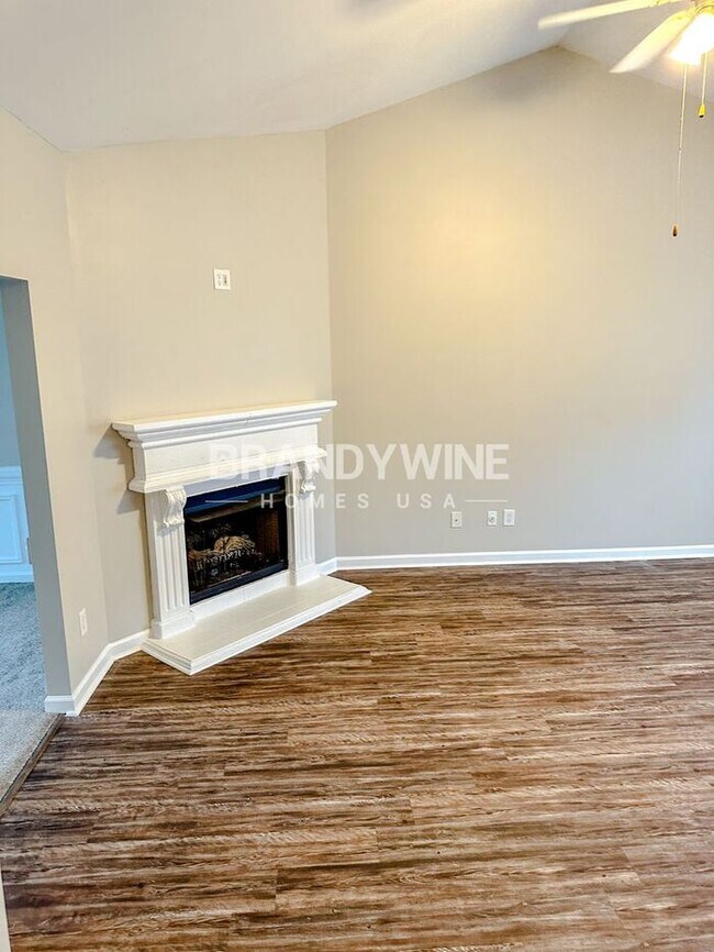 Foto del edificio - 455 Boxelder Rd