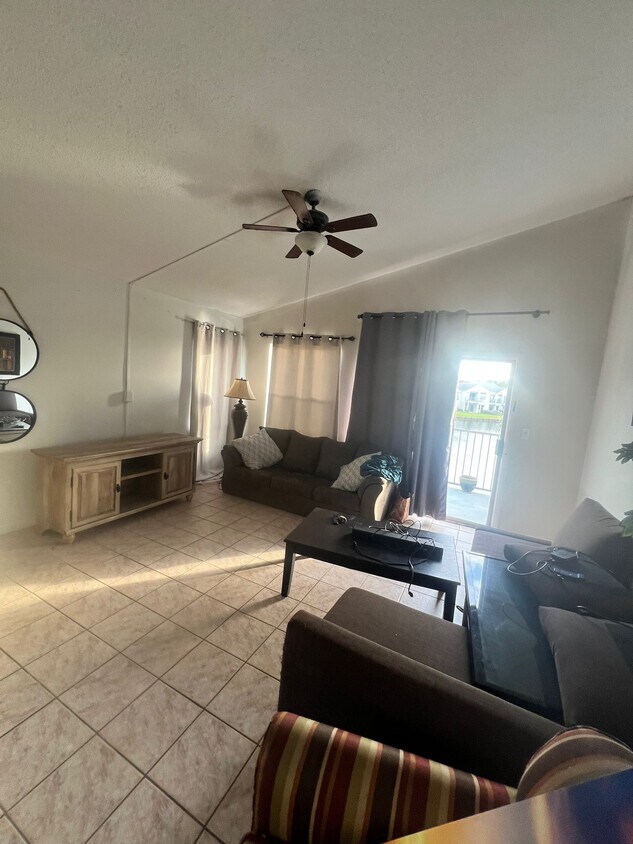Foto principal - 2548 Woodgate Blvd