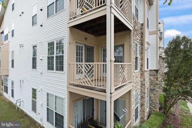 Foto del edificio - 5947 Founders Hill Dr