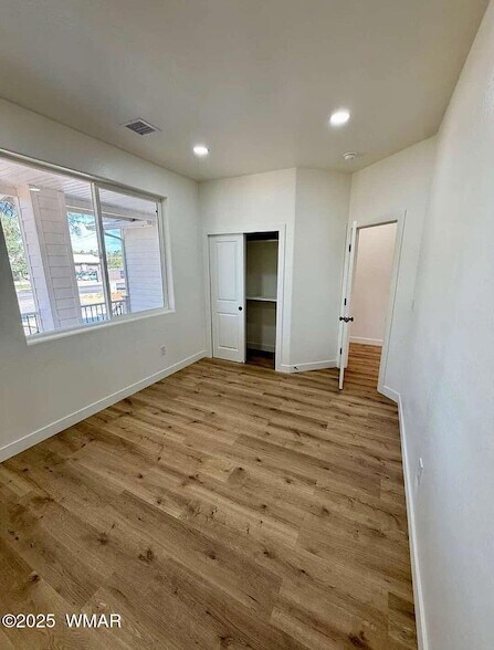 Foto del edificio - 280 N Central Ave