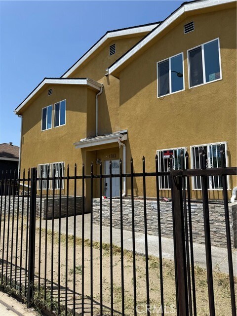 Foto del edificio - 1785 E Imperial Hwy