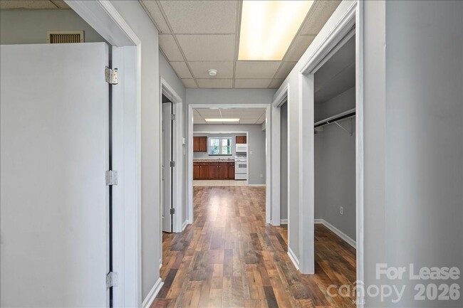 Building Photo - 300 E Gold St