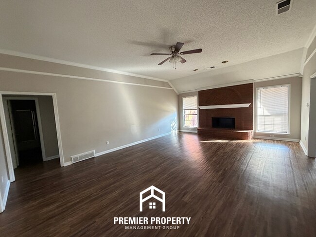 Foto del edificio - 6351 Oak Walk Ln