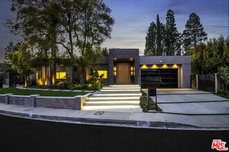 Building Photo - 16601 Park Ln Cir