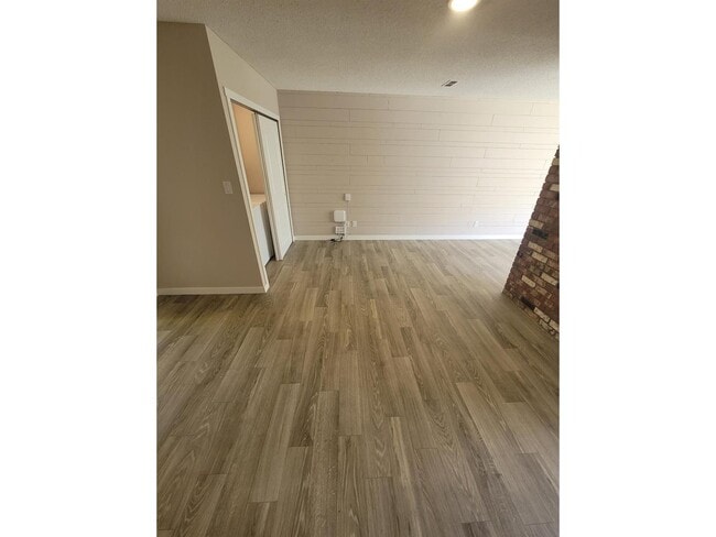 Building Photo - 15924 Buena Vista Ave