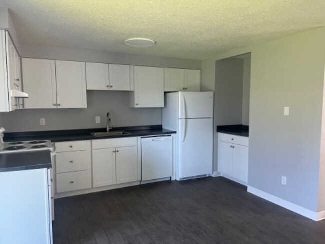Building Photo - 401 SW Willowbrook Dr