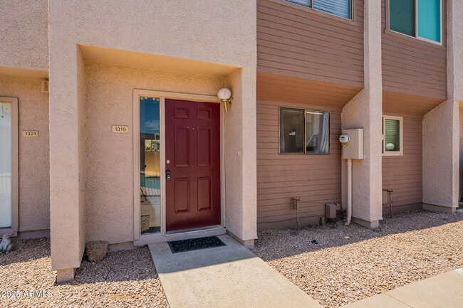 Building Photo - 1319 S Hardy Dr