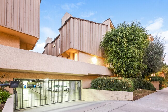 Building Photo - 1818 Parnell Ave