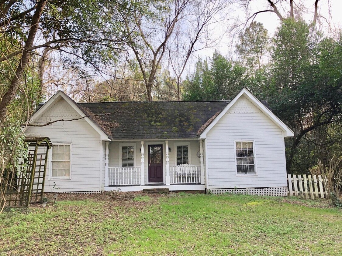 Primary Photo - 1 Bedroom 1 Bath Cottage in Historic Distr...