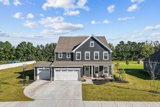 Building Photo - 121 Glenmoor Path