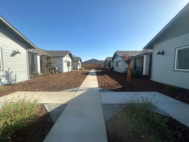 Building Photo - Wood Ranch Apartments 510