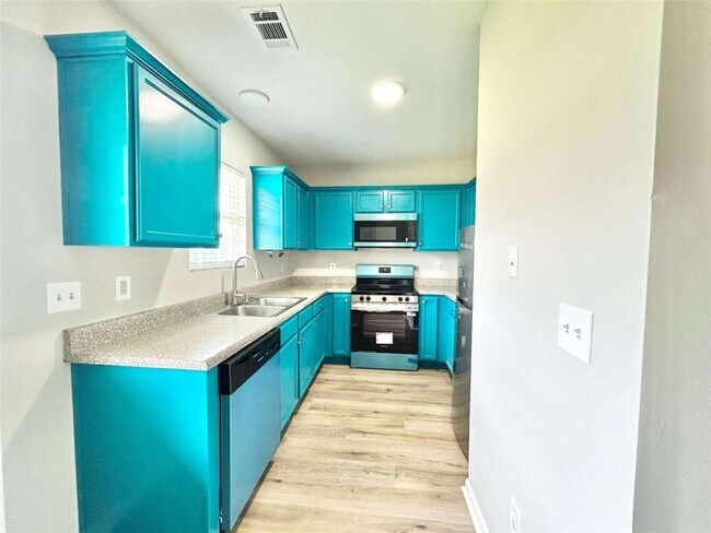 Foto del edificio - 736 Wheel House Ln