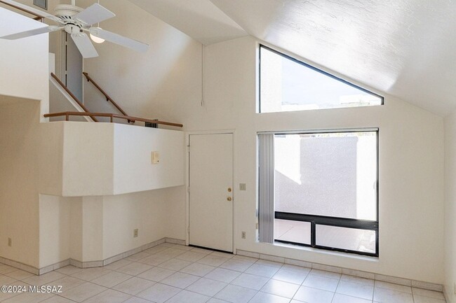 Building Photo - SPACIOUS 2 BR + Loft/2BA condo in gated co...