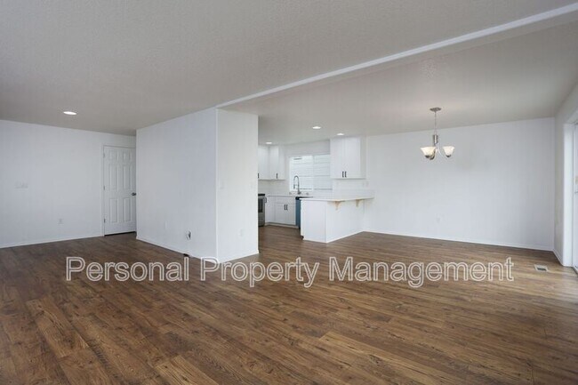 Building Photo - 116 S 32nd Pl