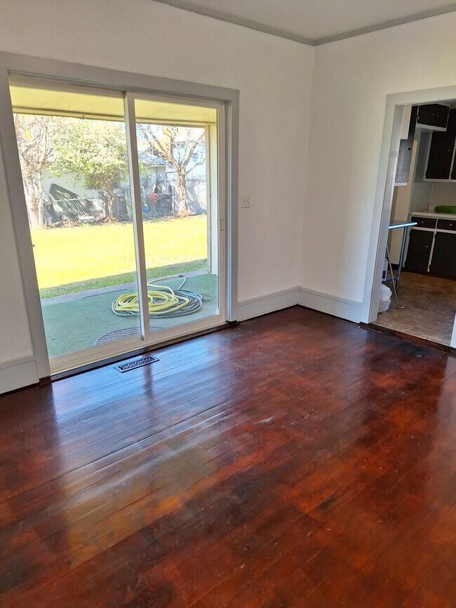 Foto del edificio - 4 plus bedroom on double lot