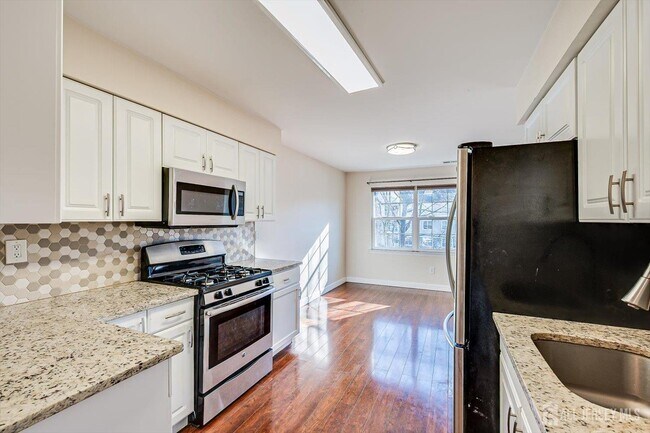 Foto del edificio - 1512 Green Hollow Dr