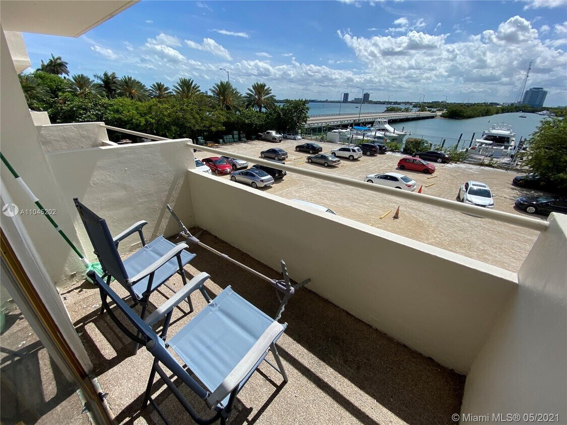 7904 West Dr Unit 203, North Bay Village, FL 33141 Condo for Rent in