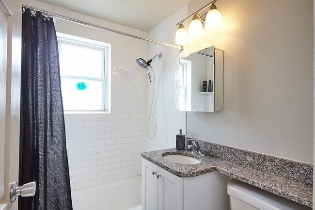 Foto del edificio - 43 Salmon Brook Drive