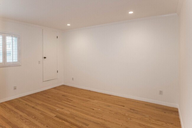 Building Photo - 2 br, 2.5 bath House - 828 Grant St. #6