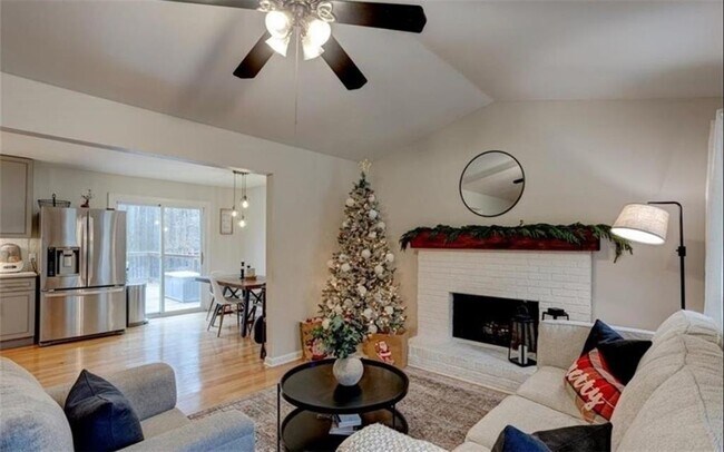 Building Photo - 1201 Holly Hills Dr SW