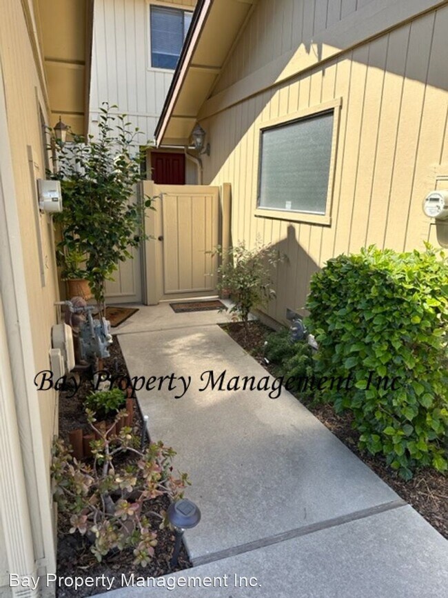 Building Photo - 3 br, 2.5 bath House - 1860 - 5 Cherokee Dr