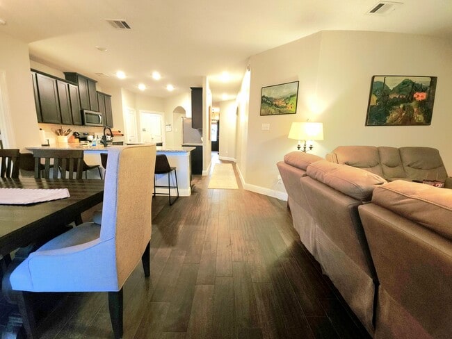 Building Photo - 3012 Denver Ave