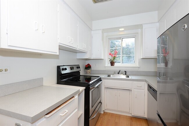 Foto del edificio - 1402 Hinman Ave