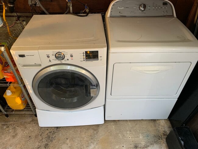 washer and dryer - 4244 58th St