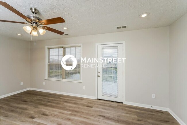 Building Photo - 3 Bedroom Pet-Friendly Home in Nicholasville, KY with Main Street Renewal
