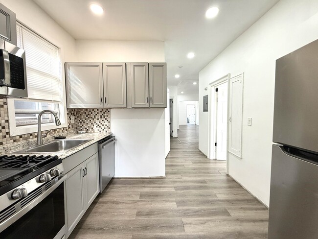 Building Photo - 275 Linden Ave