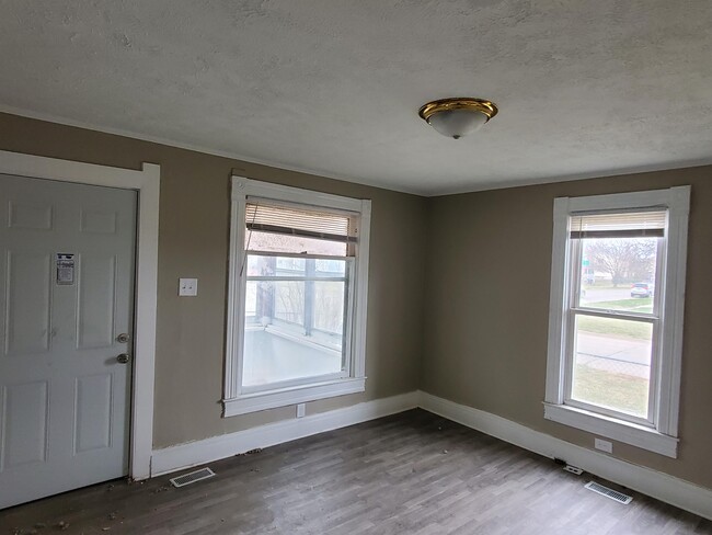 Building Photo - 1328 Avenue B