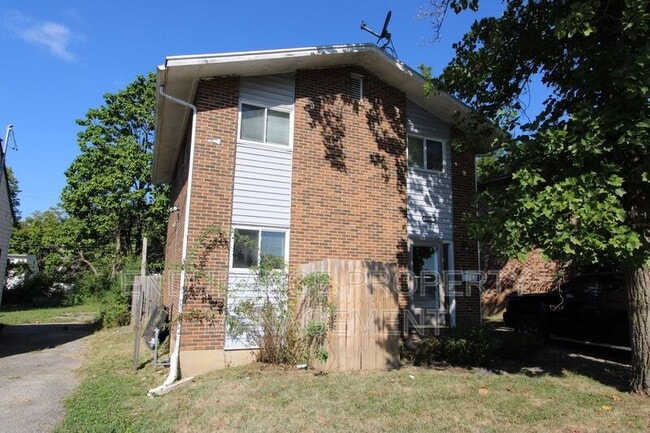 Building Photo - 2131 Kensington Dr